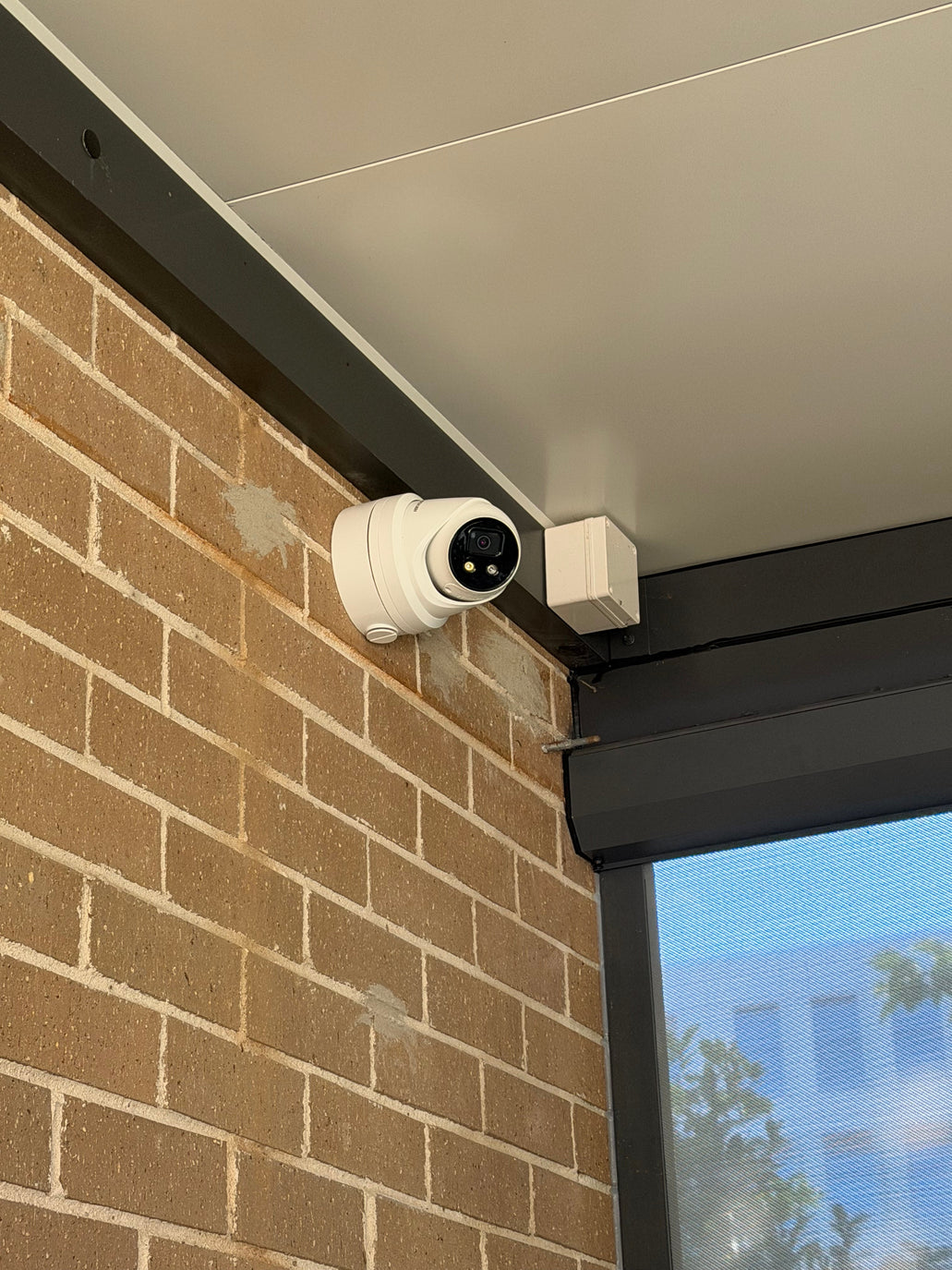 Hikvision 4 x 8MP DS-2CD2387G3-LIS2UY/SL ColorVu 3.0 CCTV Kit + DS-7608NI-M2/8P 8CH NVR, Strobe & Audio Warning